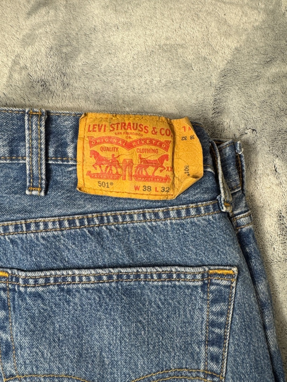 Levi's 501 Original Fit Button Fly Jeans Men's 38x32 - Picture 2 of 4